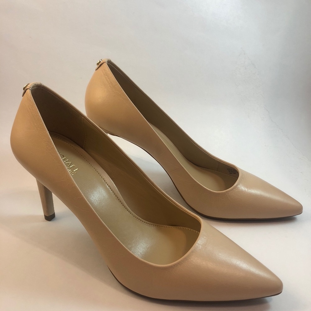 NWOT Michael Kors MK Flex Nude Mid Pump High Heels
